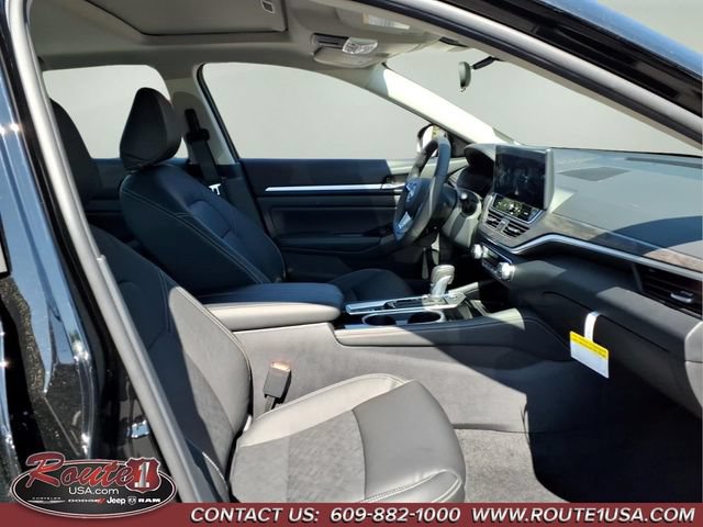 Used 2025 Nissan Altima 2.5 SL FWD image 12