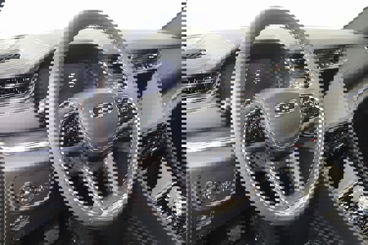 Used 2024 Jeep Grand Cherokee Overland w/ Luxury Tech Group IV image 6