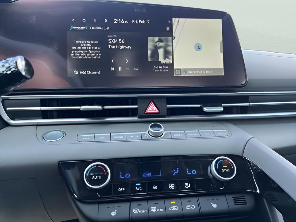 Used 2025 Hyundai Elantra Sport image 25