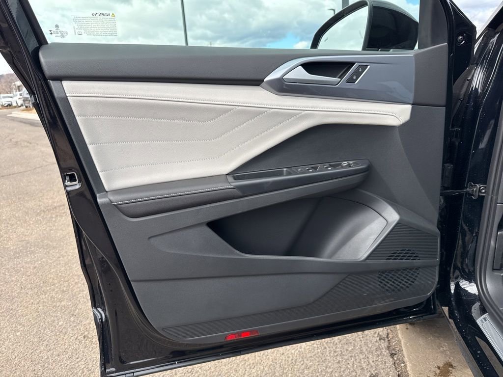 New 2025 Volkswagen Taos SEL image 10