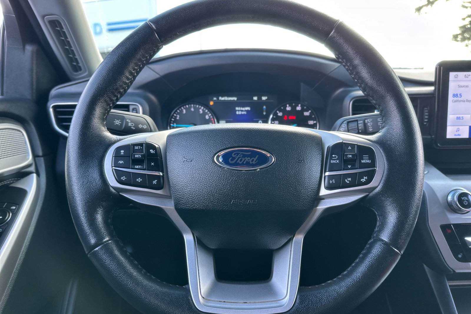 Used 2022 Ford Explorer XLT w/ Equipment Group 202A image 23