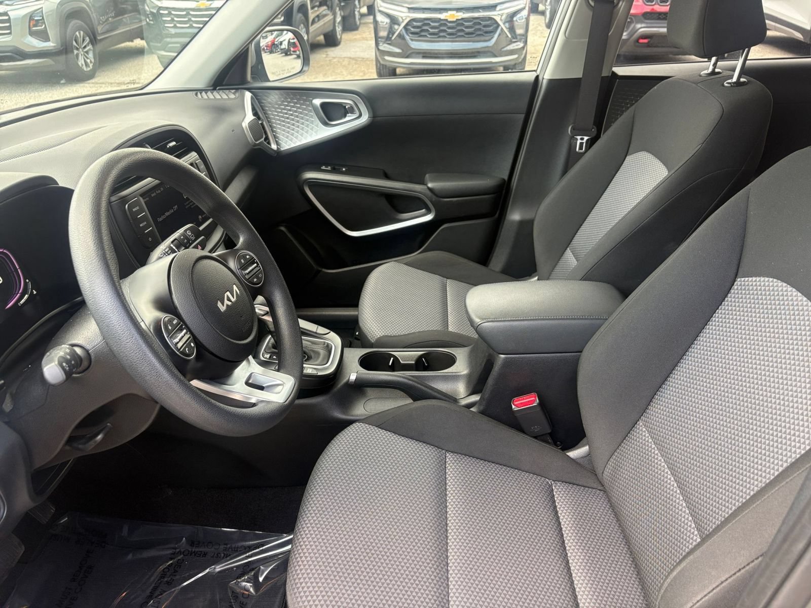 Used 2025 Kia Soul LX w/ LX Technology Package FWD image 21