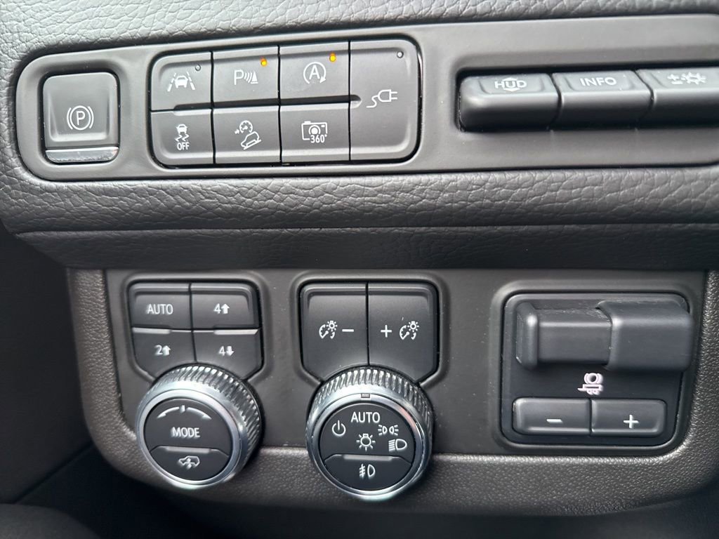 Certified 2022 GMC Yukon Denali w/ Denali Premium Package image 18