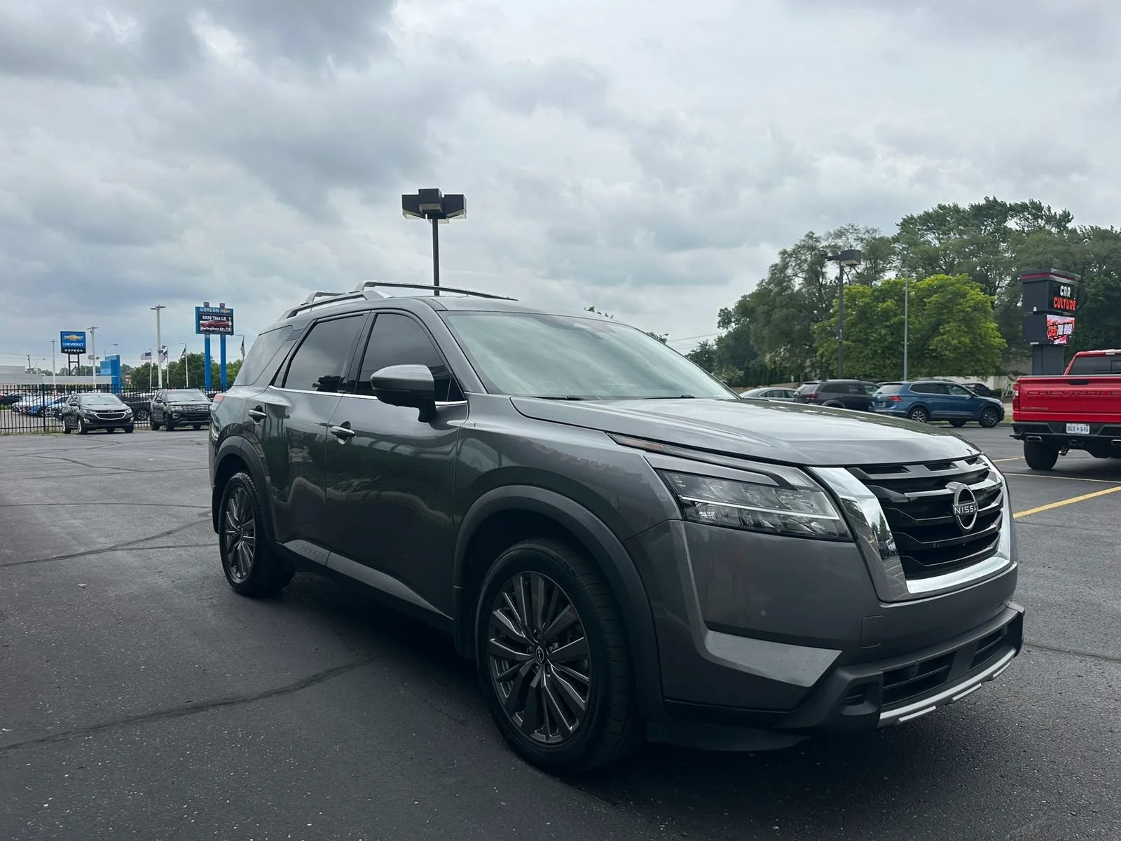 Used 2023 Nissan Pathfinder SL w/ SL Premium Package AWD/4WD image 3