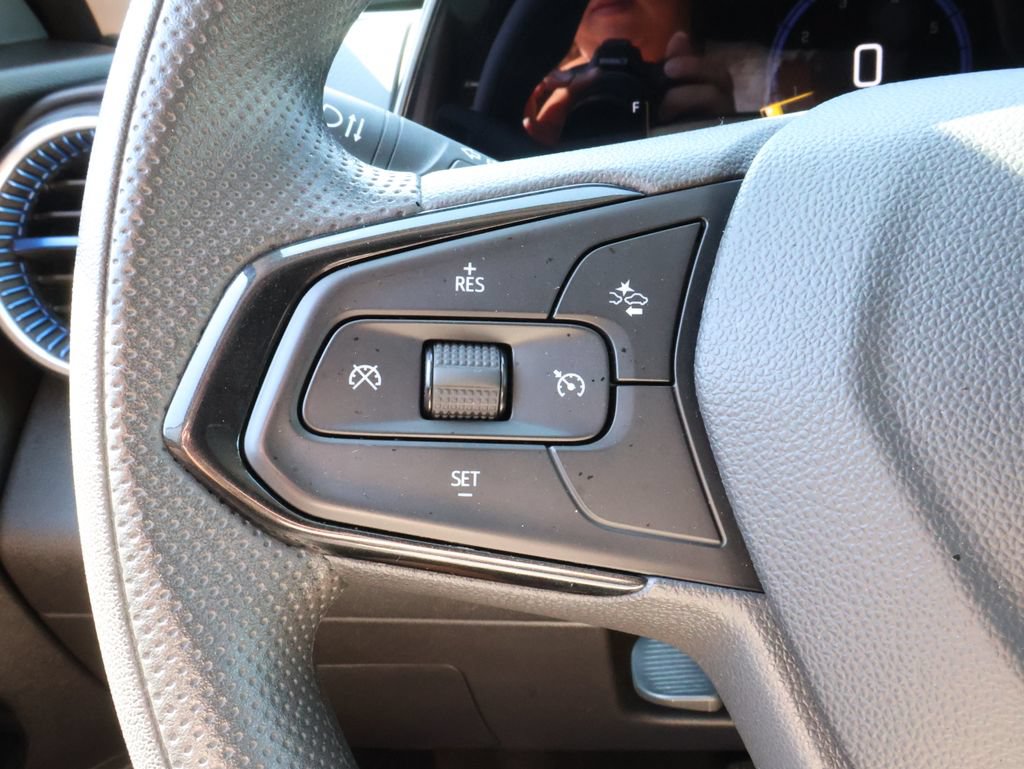 Used 2025 Chevrolet Trax LT FWD image 24