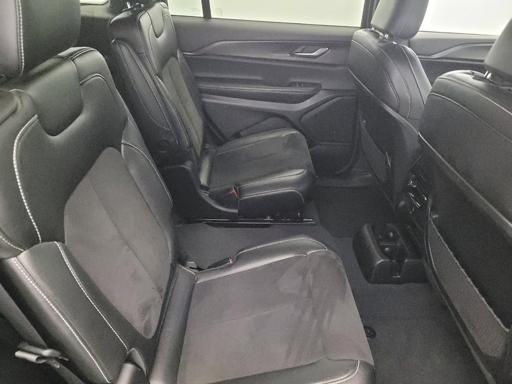 Used 2023 Jeep Grand Cherokee L Laredo AWD/4WD image 19