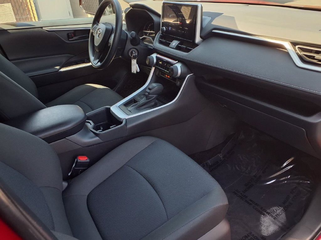 Certified 2025 Toyota RAV4 LE FWD image 36
