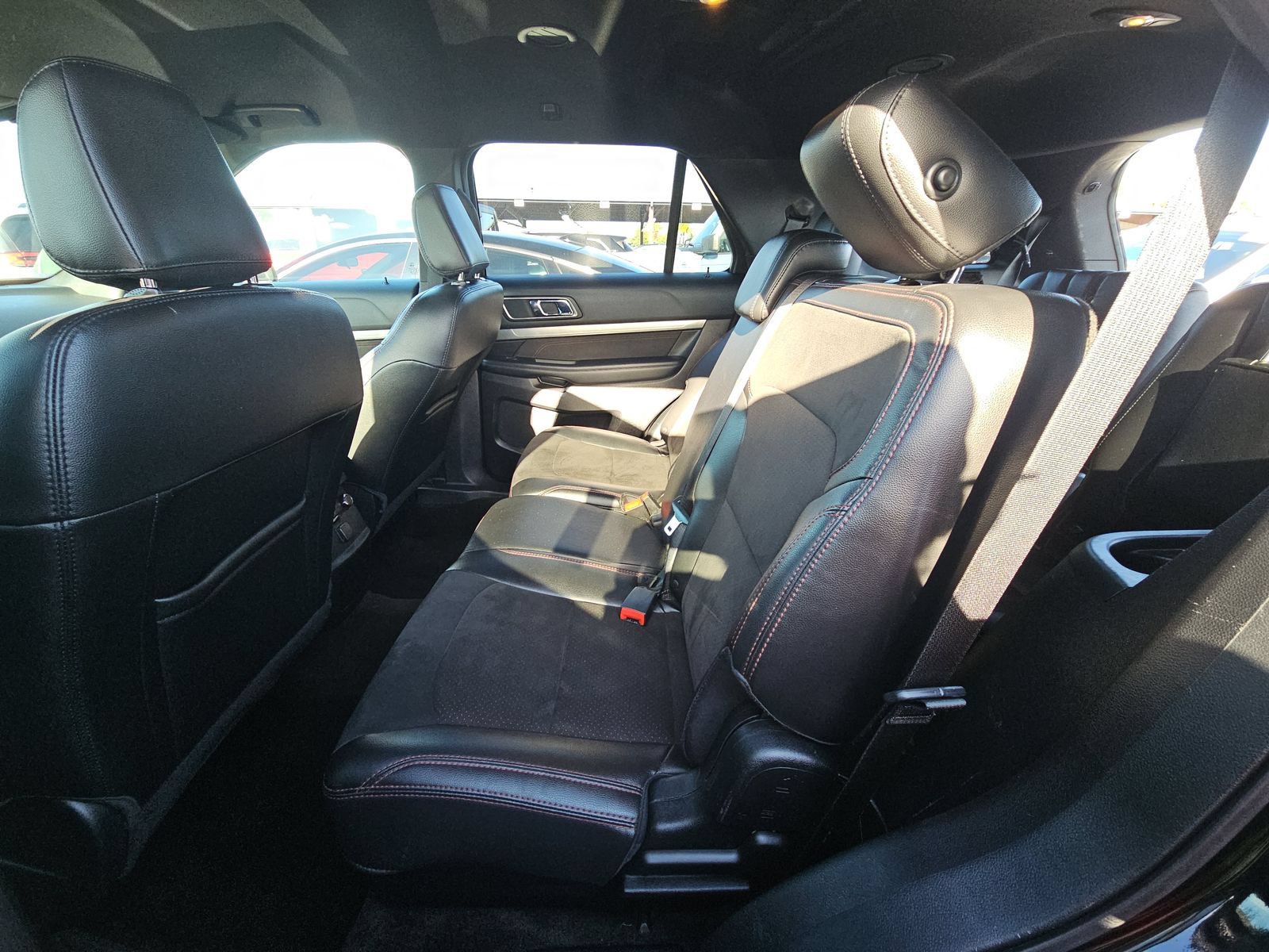 Used 2018 Ford Explorer XLT w/ Equipment Group 202A FWD image 6