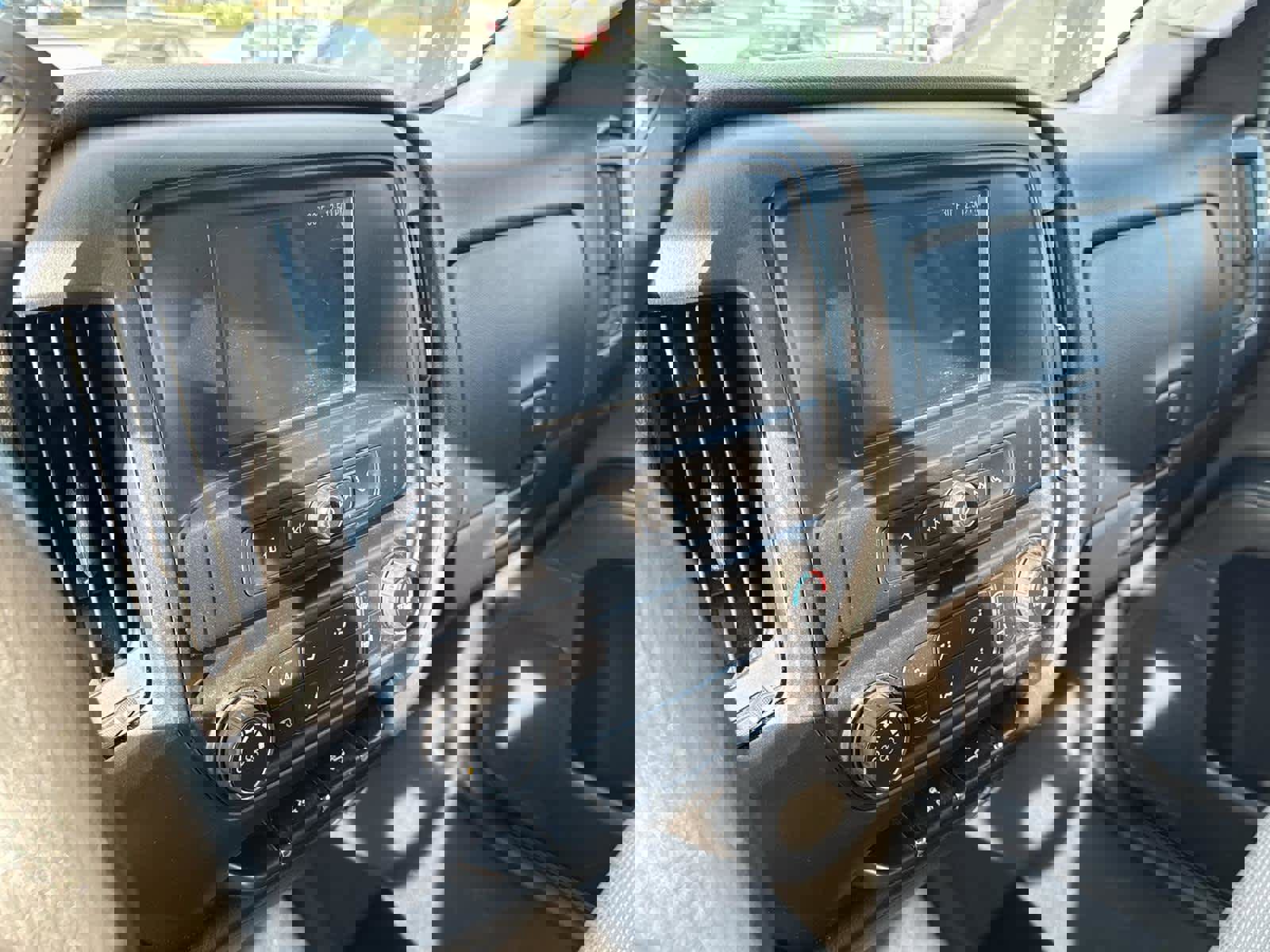 Used 2017 GMC Sierra 1500 4WD Reg Cab 133.0 w/ Sierra Convenience Package image 20