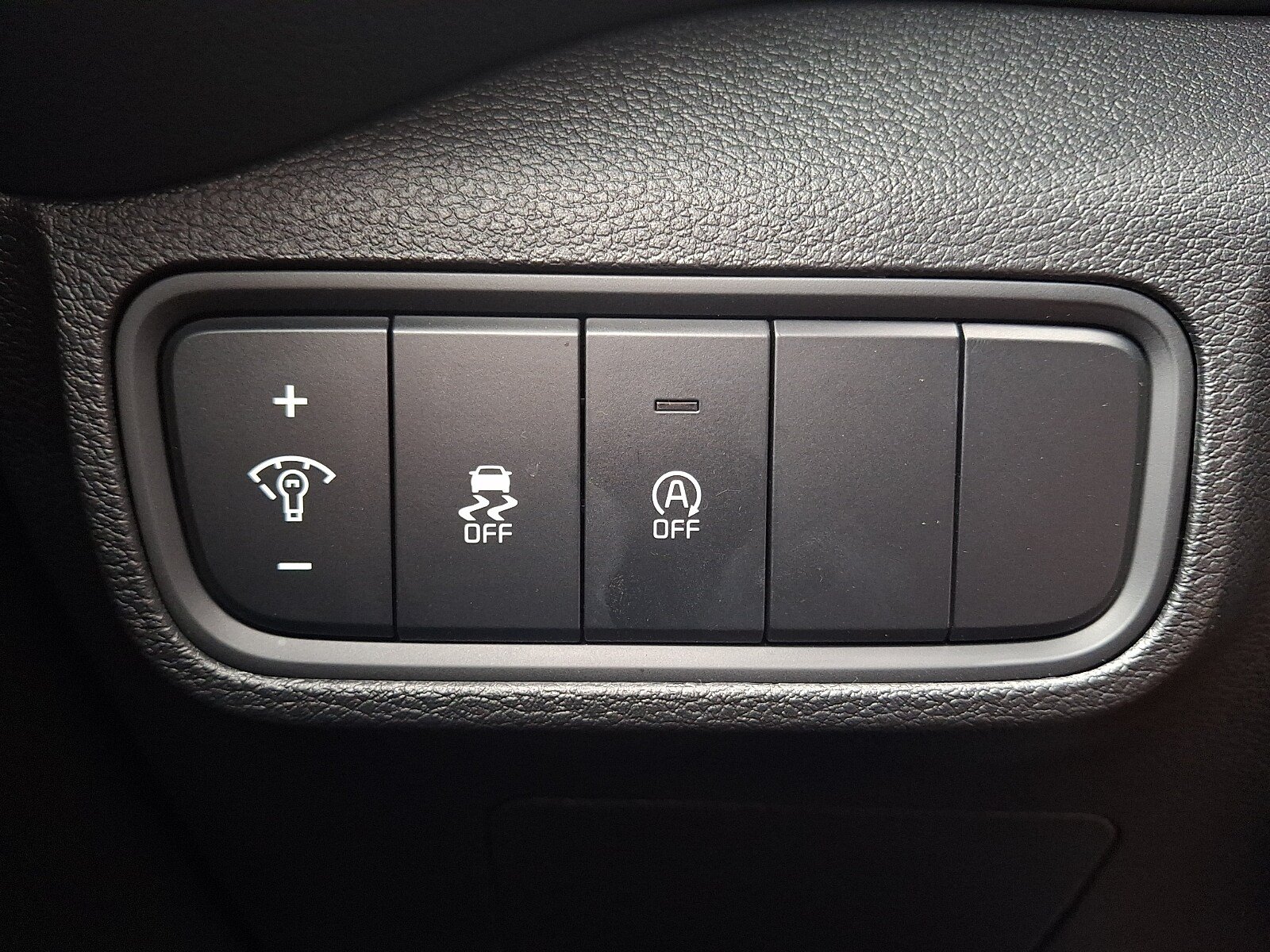 Used 2025 Kia Soul LX w/ LX Technology Package FWD image 24