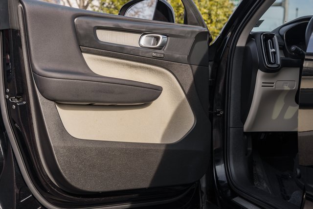 Used 2023 Volvo XC40 B5 Plus w/ Climate Package image 35