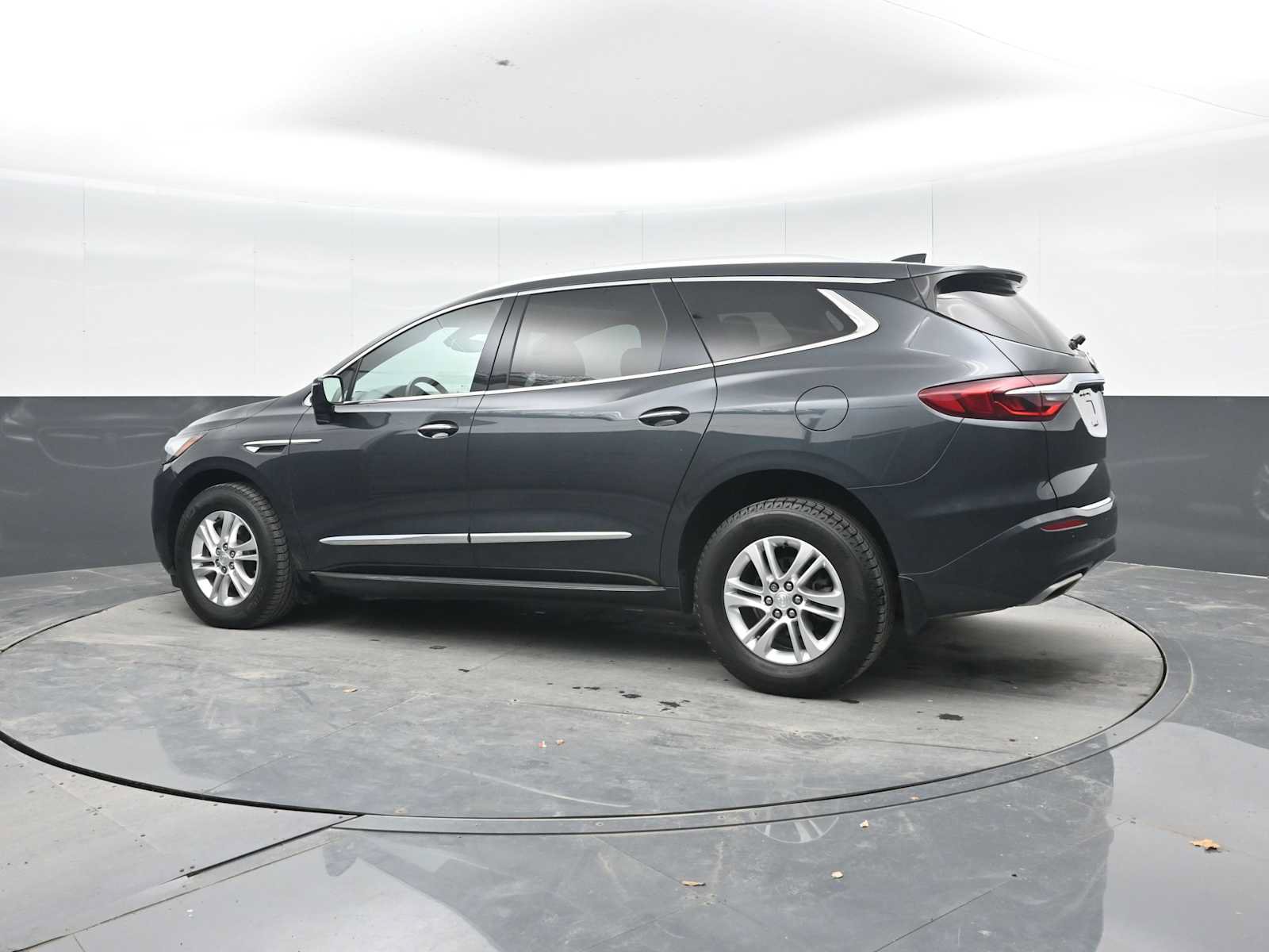 Used 2019 Buick Enclave Premium AWD/4WD image 2