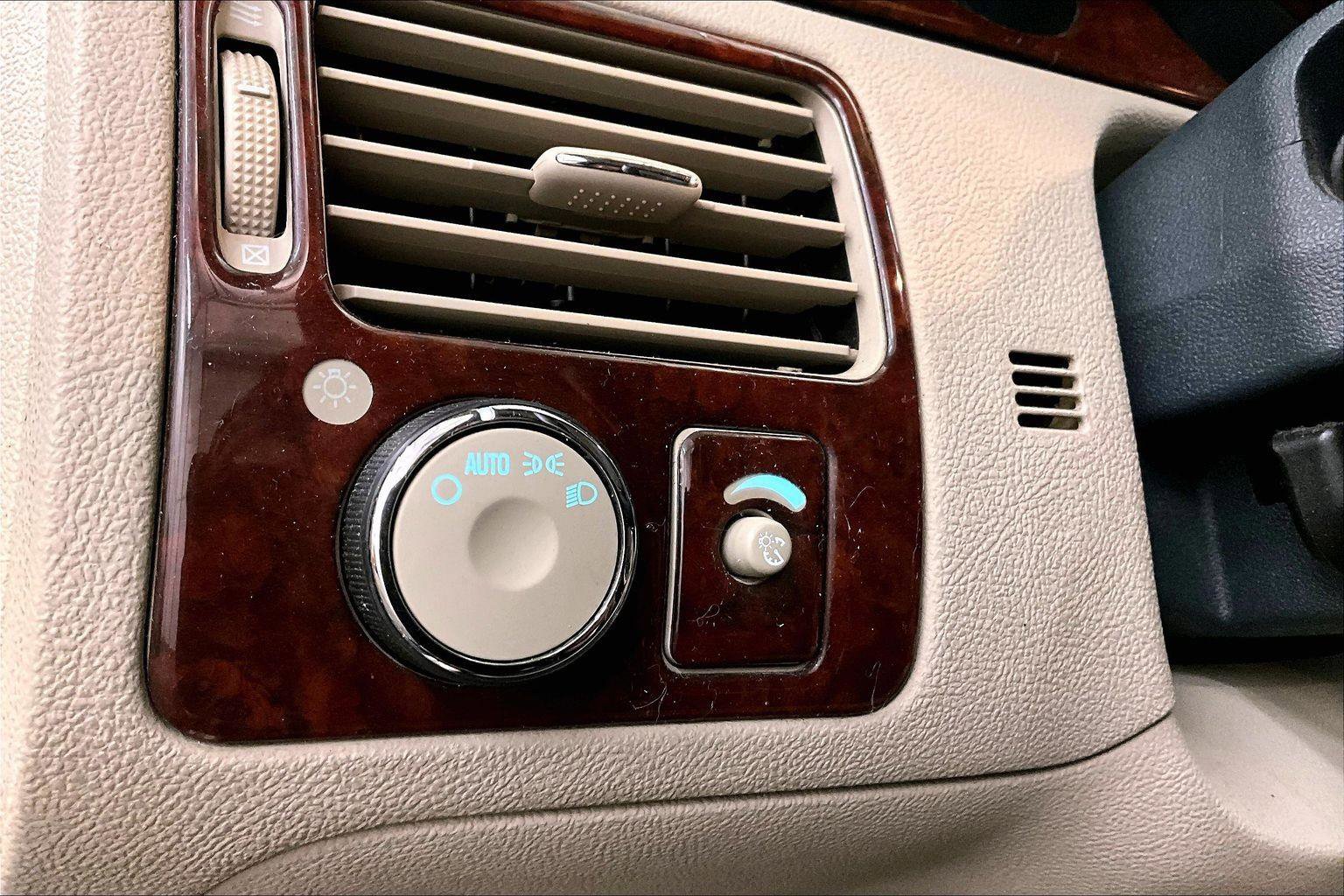 Used 2006 Buick Lucerne CX w/ Driver Confidence Package image 31