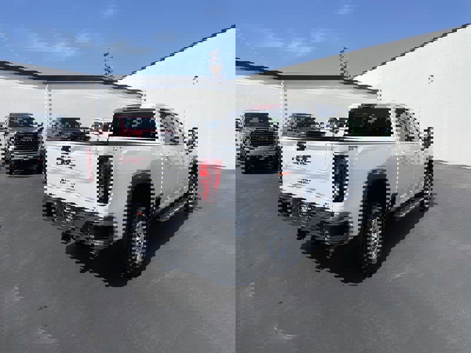 New 2026 GMC Sierra 2500 SLE w/ SLE Value Package; image 6