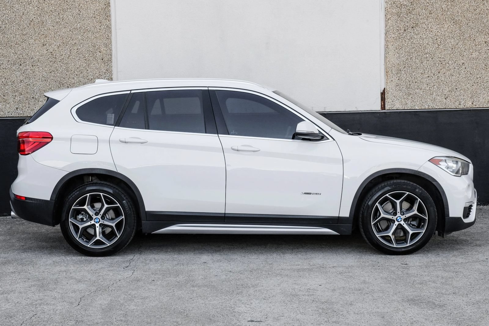 Used 2018 BMW X1 xDrive28i AWD/4WD image 8