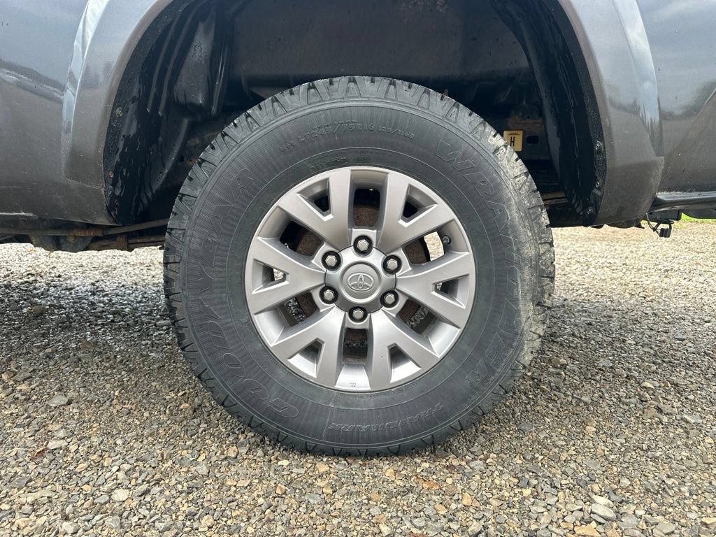 Used 2016 Toyota Tacoma SR5 AWD/4WD image 6