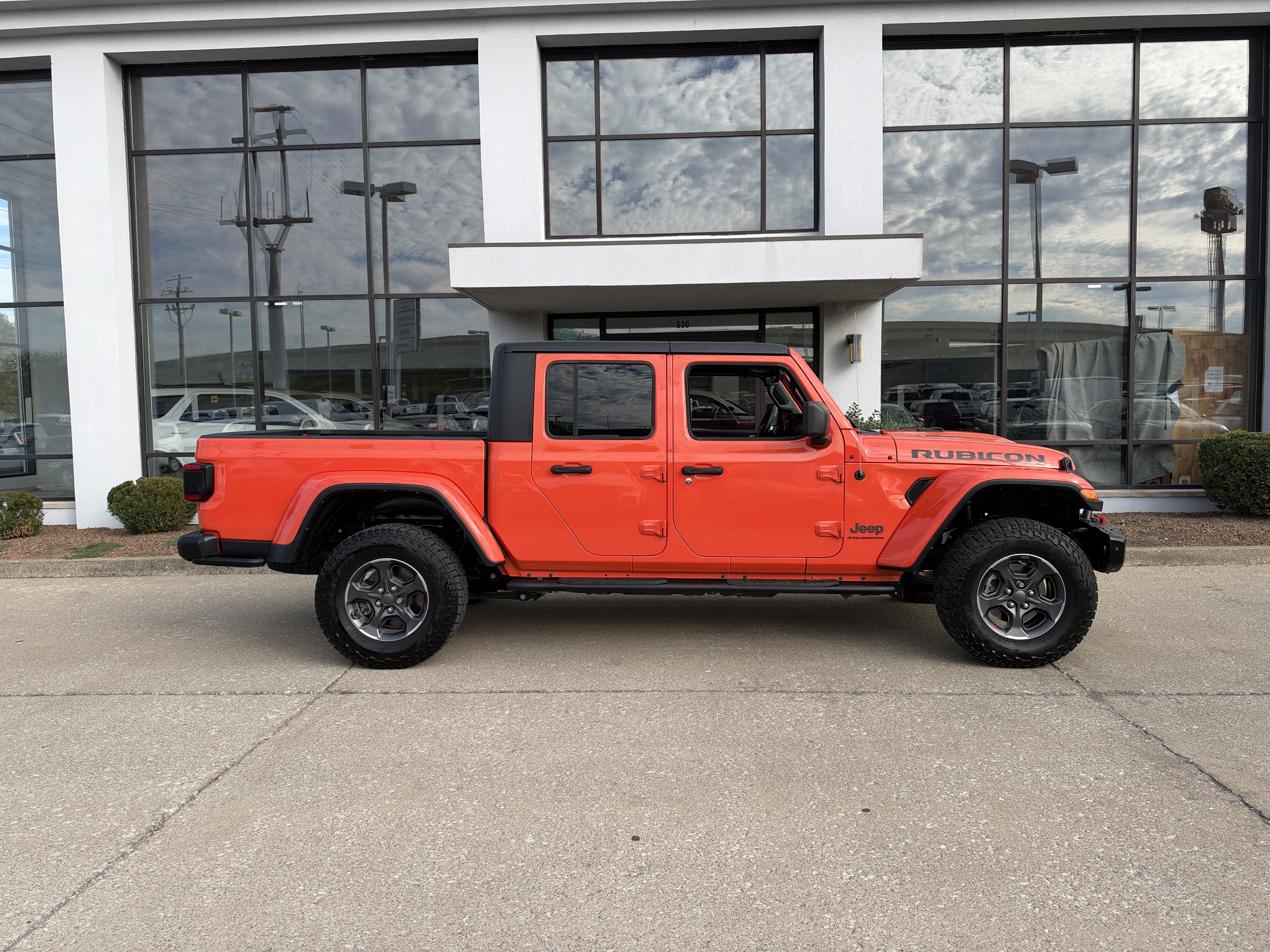Used 2023 Jeep Gladiator Rubicon w/ LED Lighting Group AWD/4WD image 3