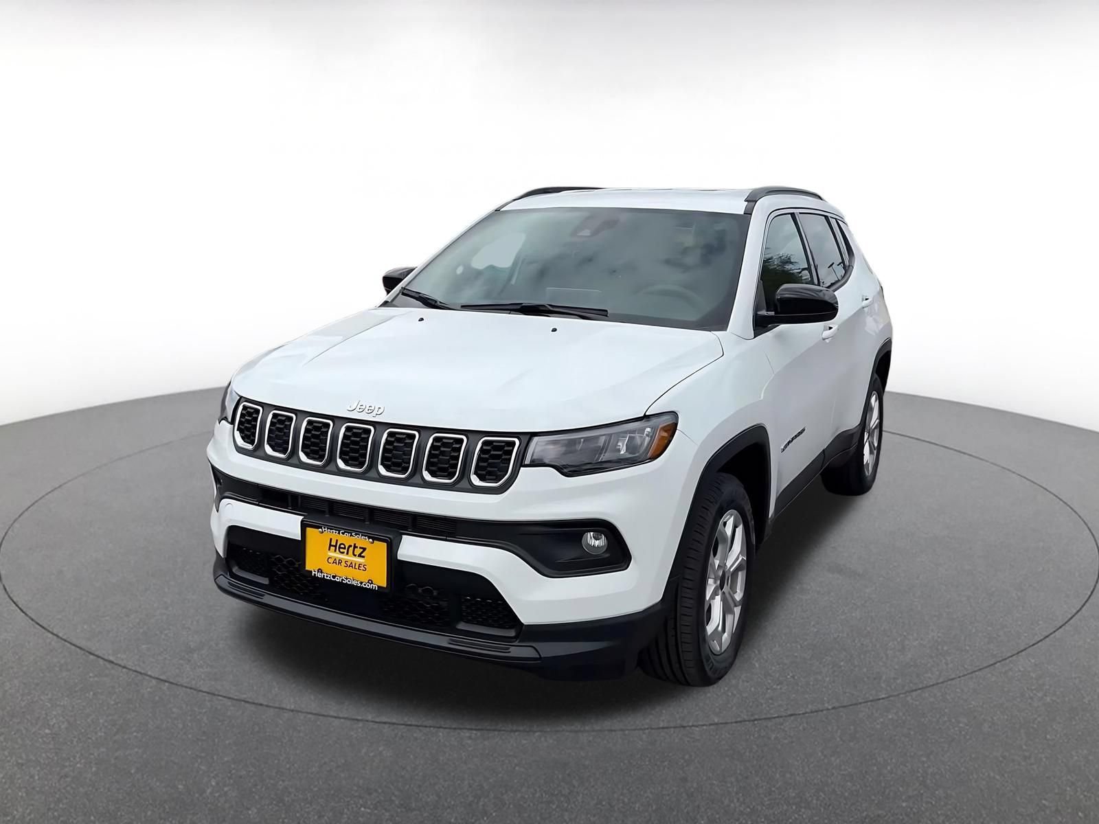 Used 2025 Jeep Compass Latitude AWD/4WD image 6