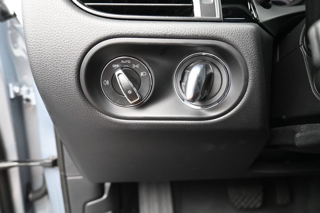 Certified 2026 Porsche Macan AWD/4WD image 22