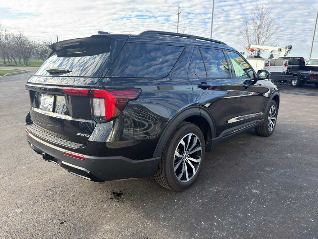 Used 2025 Ford Explorer ST-Line image 6