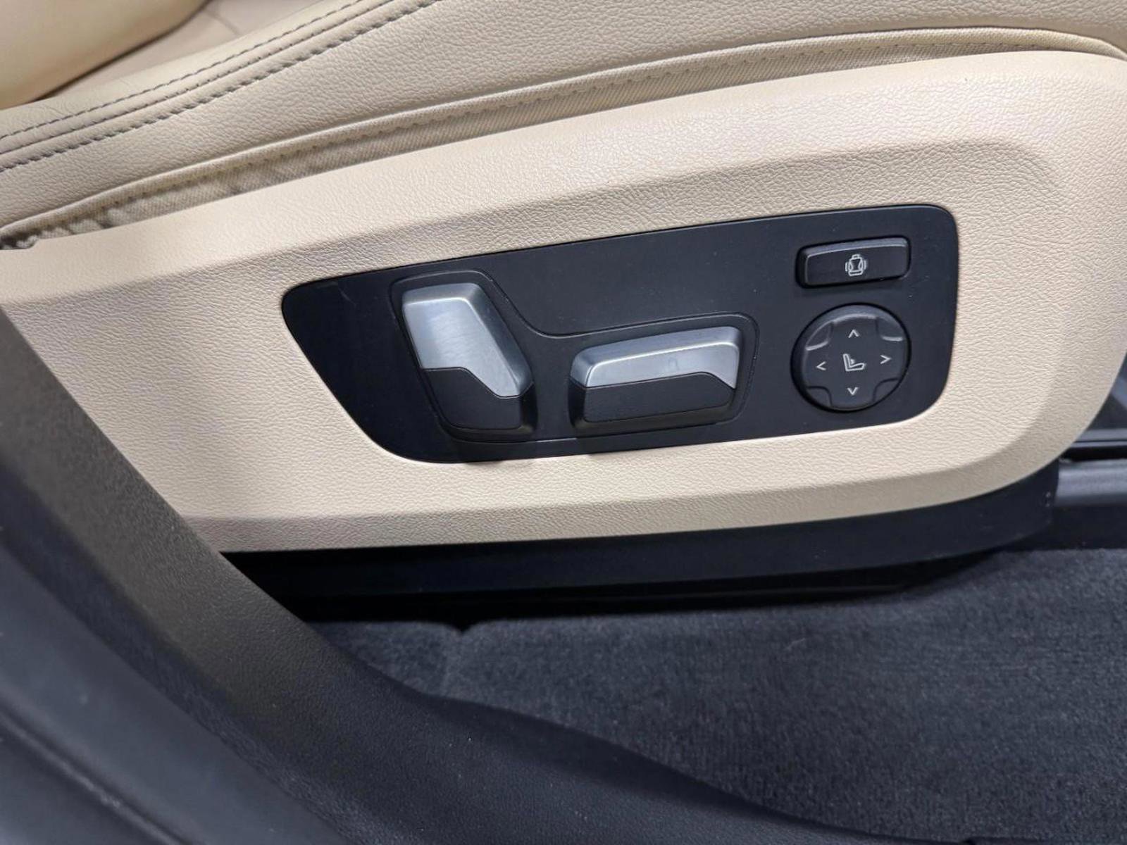 Used 2022 BMW X5 xDrive40i w/ Parking Assistance Package image 21