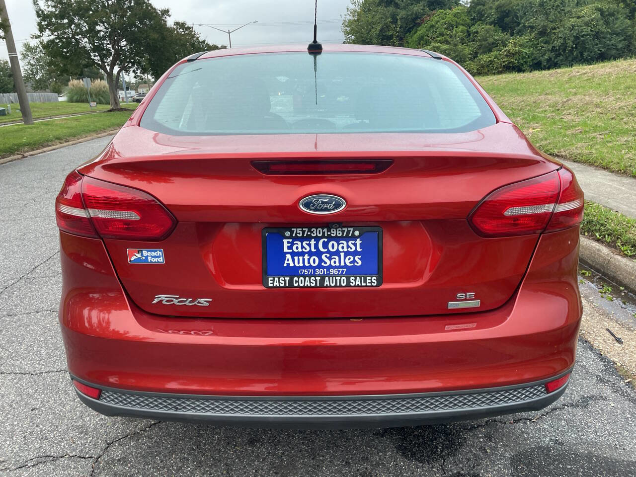 Used 2018 Ford Focus SE w/ SE Appearance Package image 5