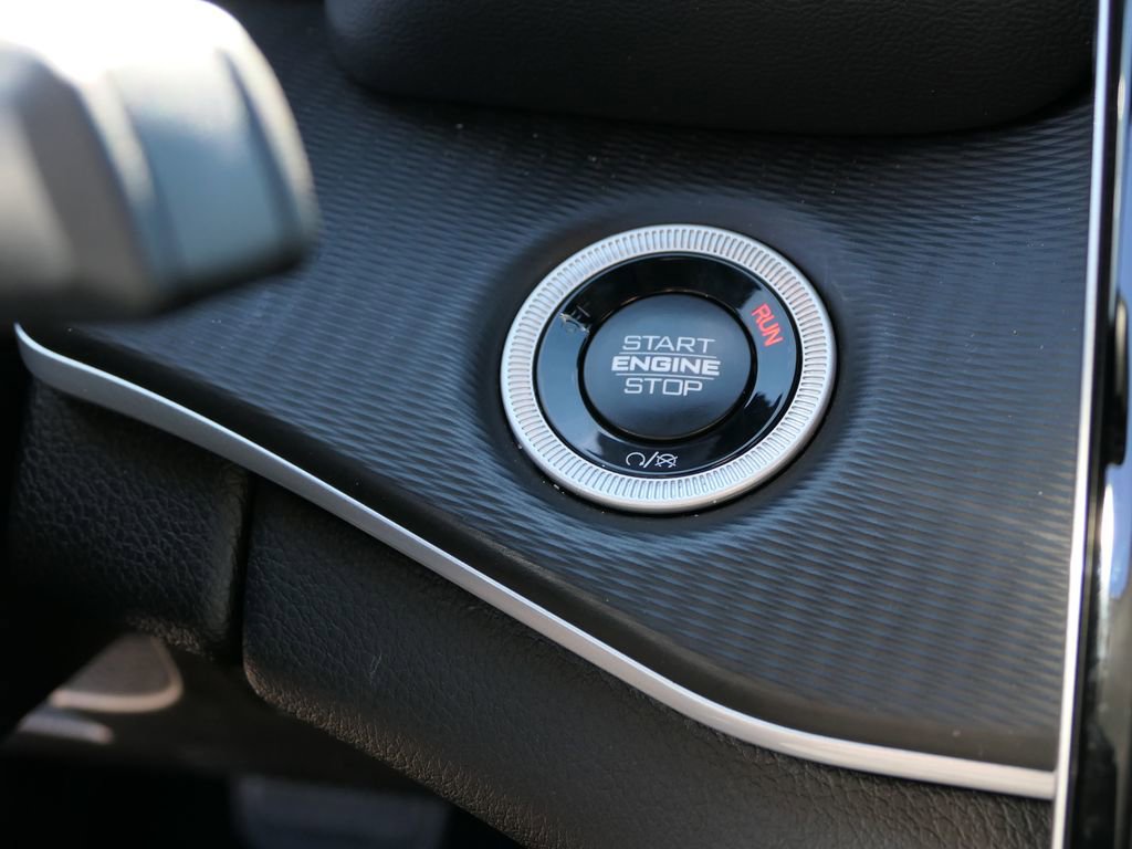 Used 2025 Jeep Grand Cherokee Laredo X w/ Luxury Tech Group I image 13