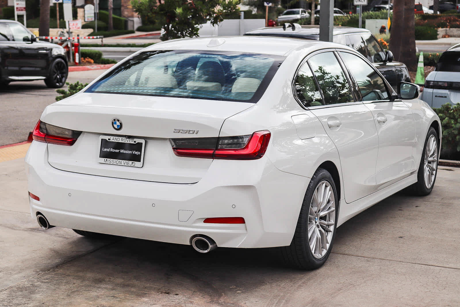 Used 2023 BMW 330i Sedan w/ Driving Assistance Package RWD image 6