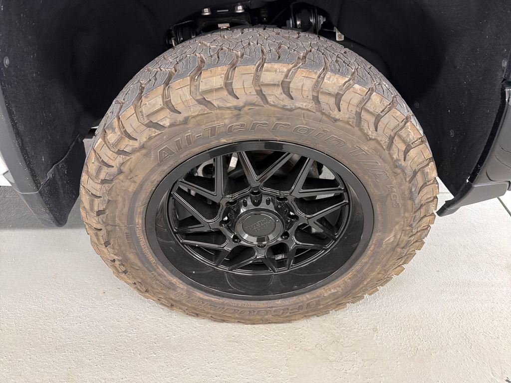 Used 2025 Chevrolet Silverado 2500 Custom w/ Custom Value Package AWD/4WD image 8