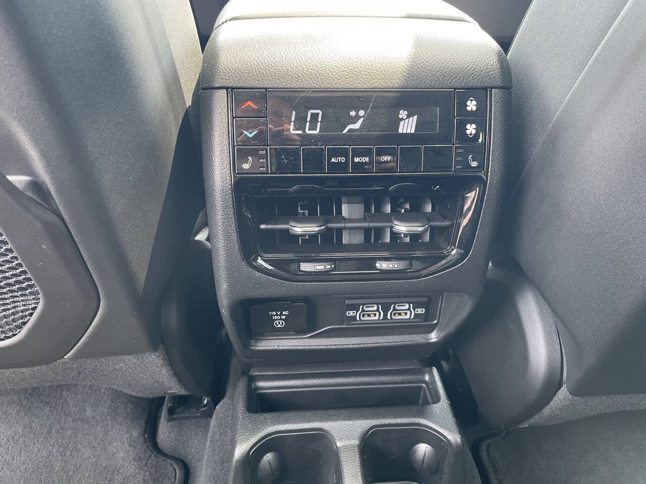 Used 2024 Jeep Grand Cherokee L Limited AWD/4WD image 5