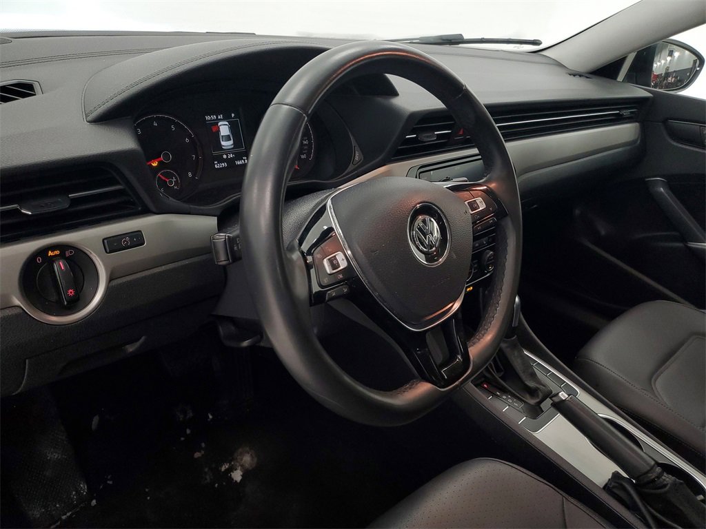 Used 2021 Volkswagen Passat 2.0T SE image 11
