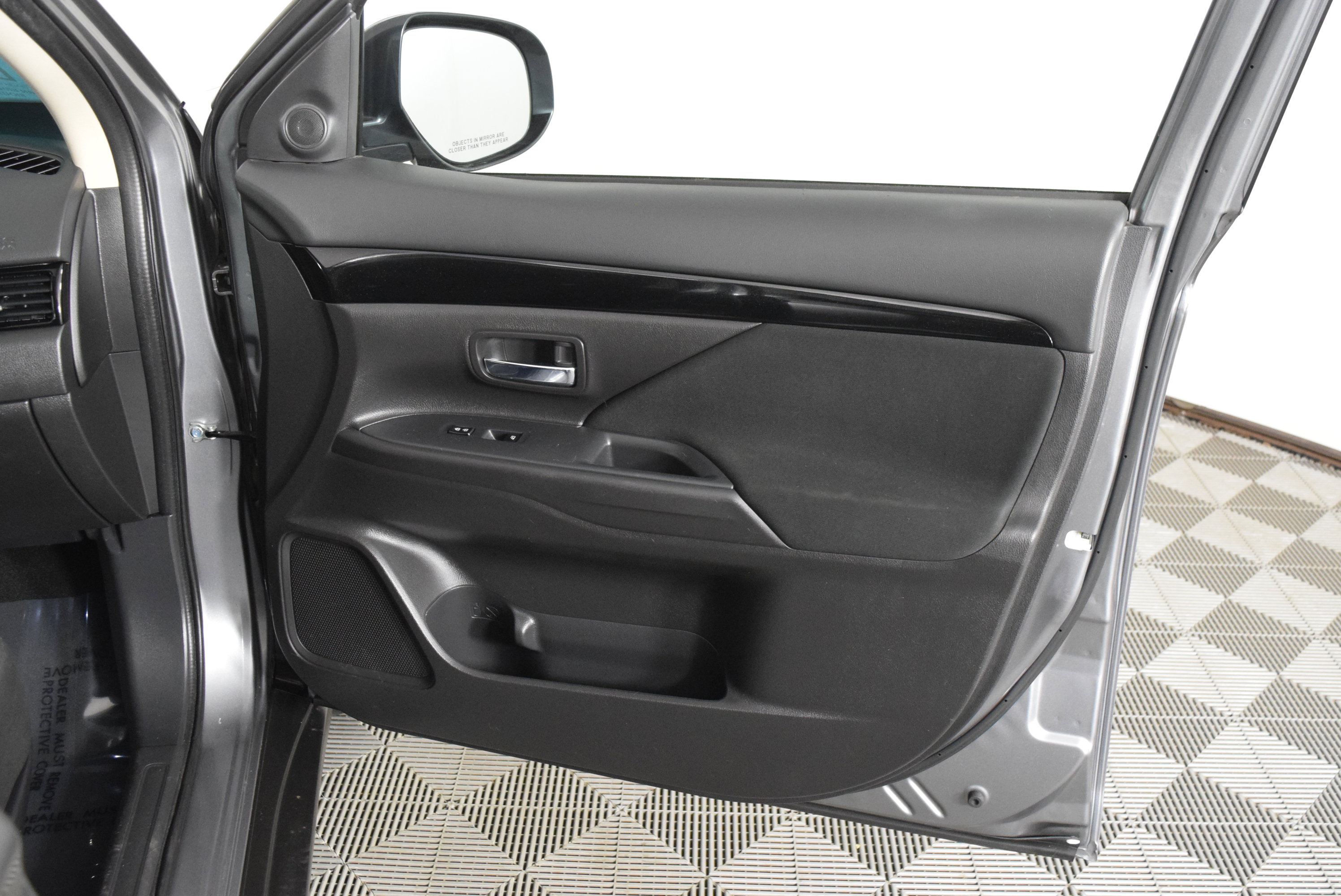 Used 2020 Mitsubishi Outlander ES image 30