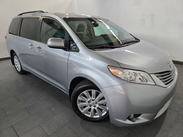 Used 2017 Toyota Sienna XLE w/ XLE Navigation Package image 7