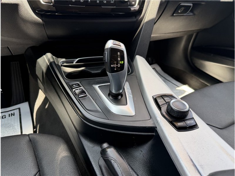 Used 2018 BMW 320i Sedan RWD image 38