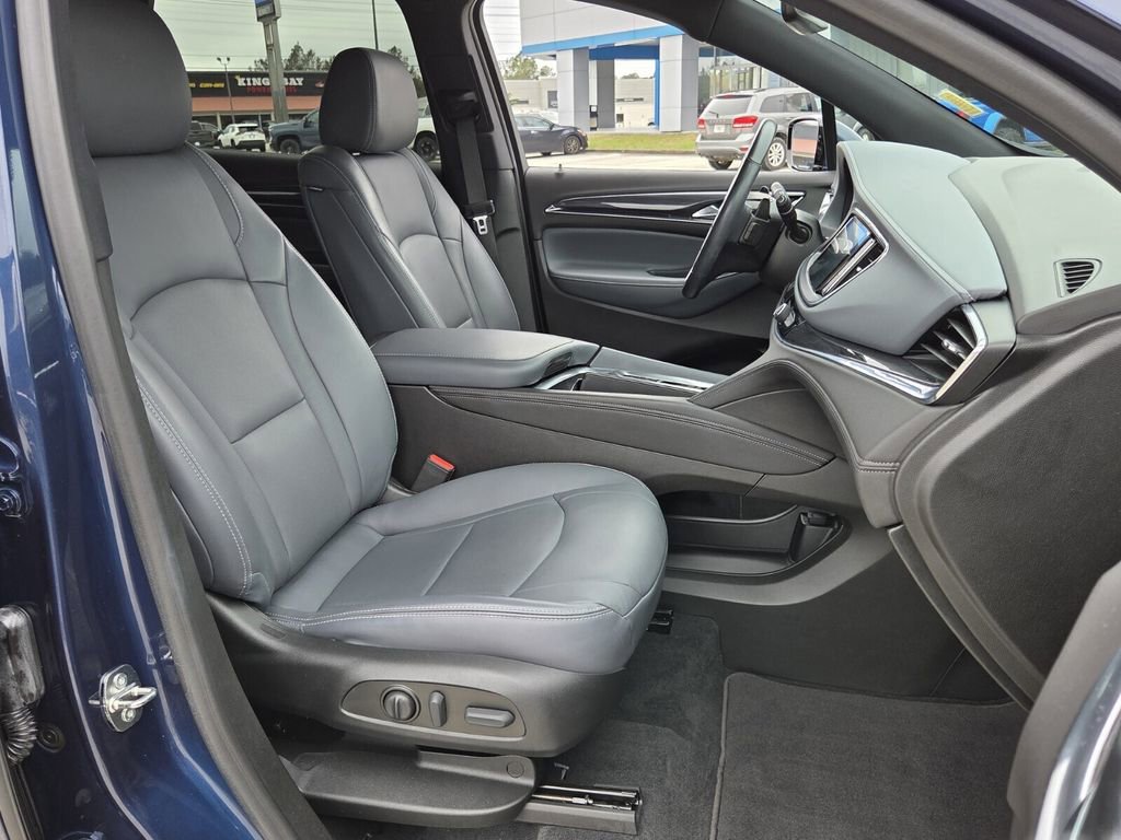 Used 2023 Buick Enclave Essence AWD/4WD image 19