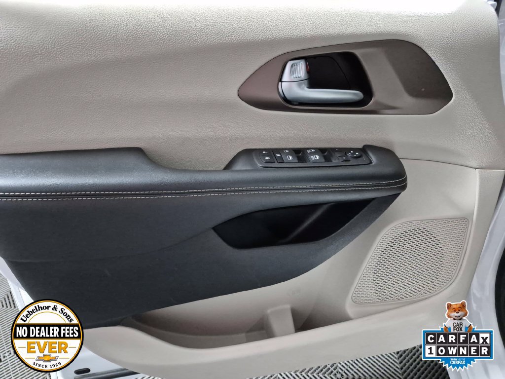 Used 2023 Chrysler Voyager LX FWD image 15
