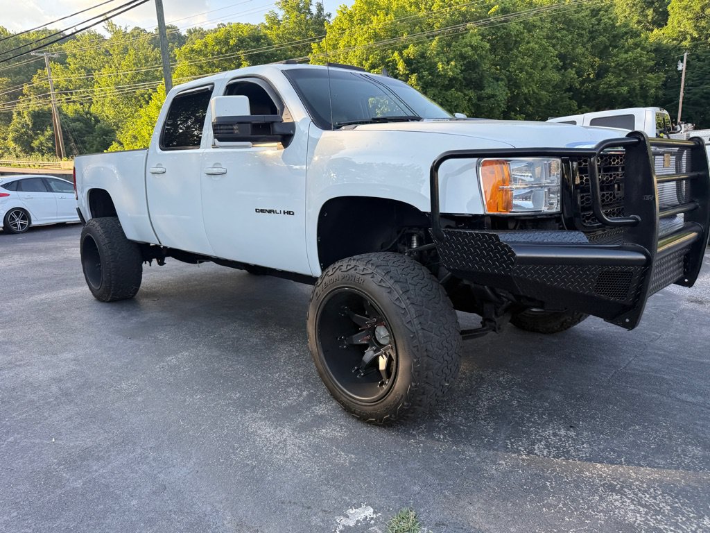 Used 2011 GMC Sierra 2500 Denali w/ Suspension Package, Off-Road AWD/4WD image 51