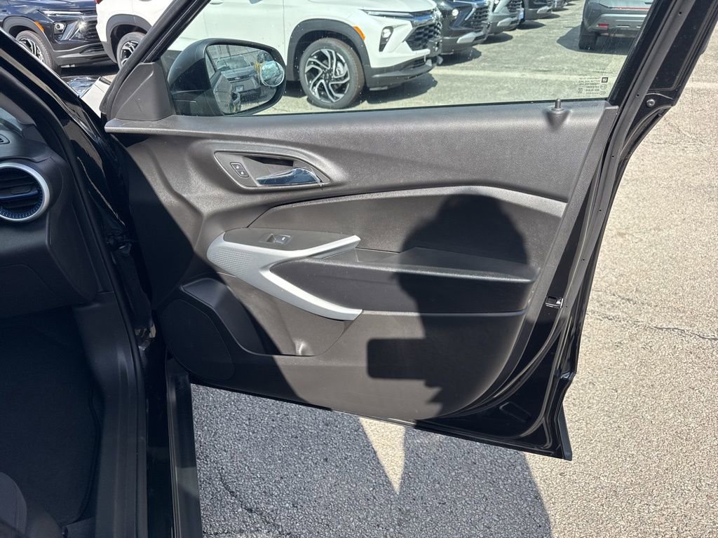 Used 2025 Chevrolet Trax LS FWD image 9