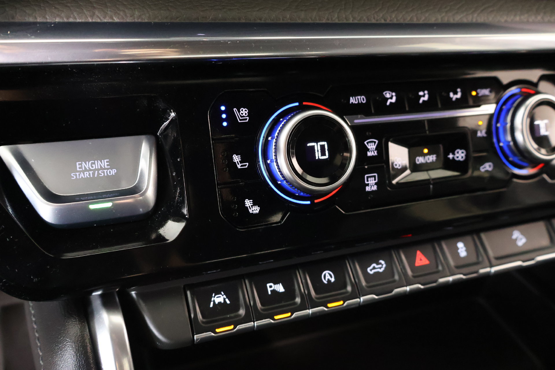 Used 2025 GMC Sierra 1500 Denali w/ Technology Package AWD/4WD image 8