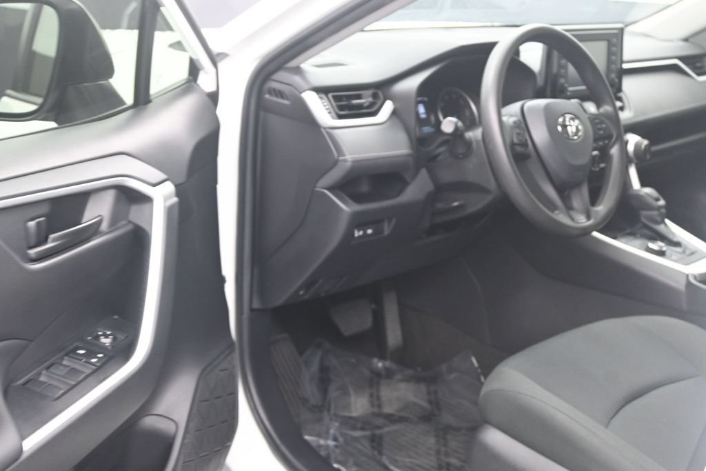 Used 2022 Toyota RAV4 LE AWD/4WD image 11