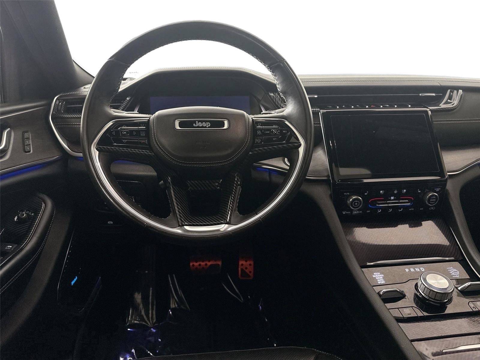 Used 2022 Jeep Grand Cherokee L Overland w/ MOPAR Finishing Package AWD/4WD image 27