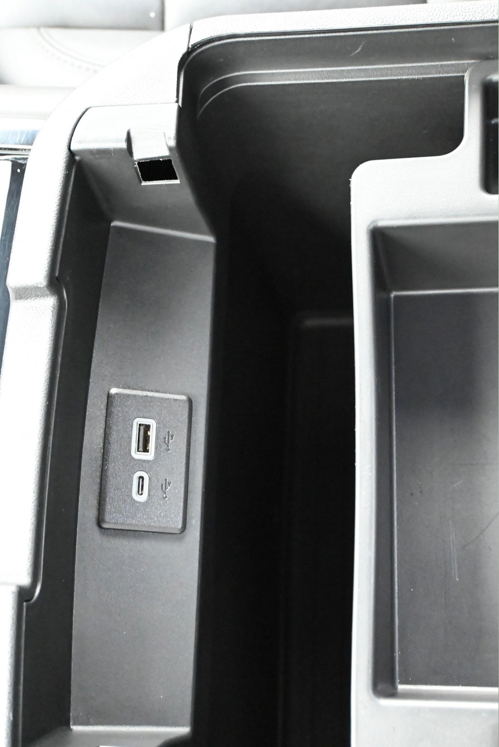 Used 2025 Chevrolet Tahoe LT AWD/4WD image 9