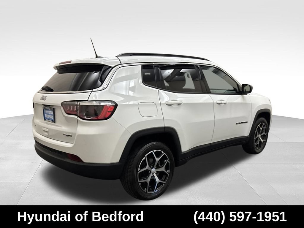 Used 2024 Jeep Compass Latitude AWD/4WD image 5