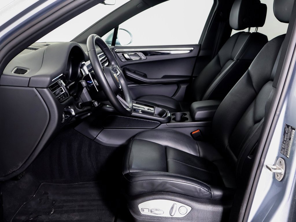 Used 2025 Porsche Macan image 5