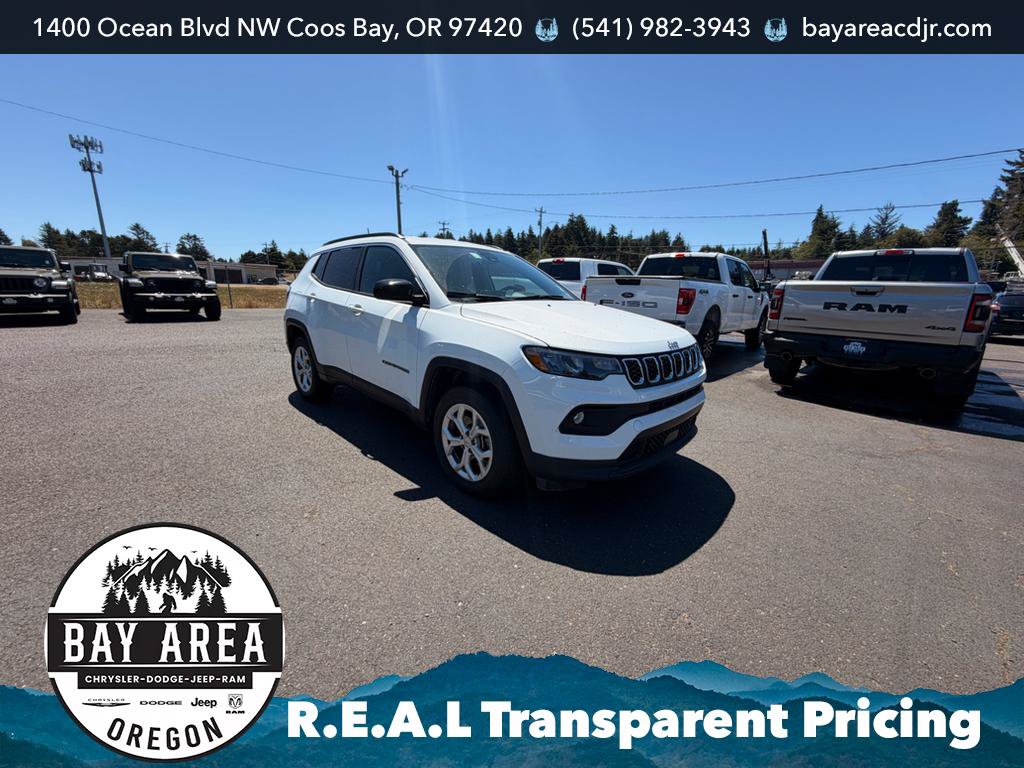 Used 2024 Jeep Compass Latitude AWD/4WD image 3