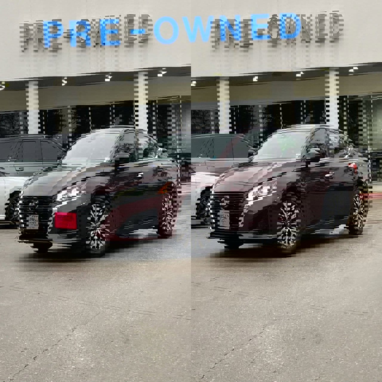 Used 2024 Nissan Altima 2.5 SV image 2