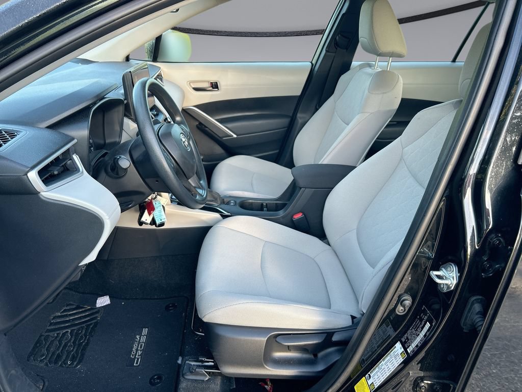Used 2024 Toyota Corolla Cross L FWD image 11