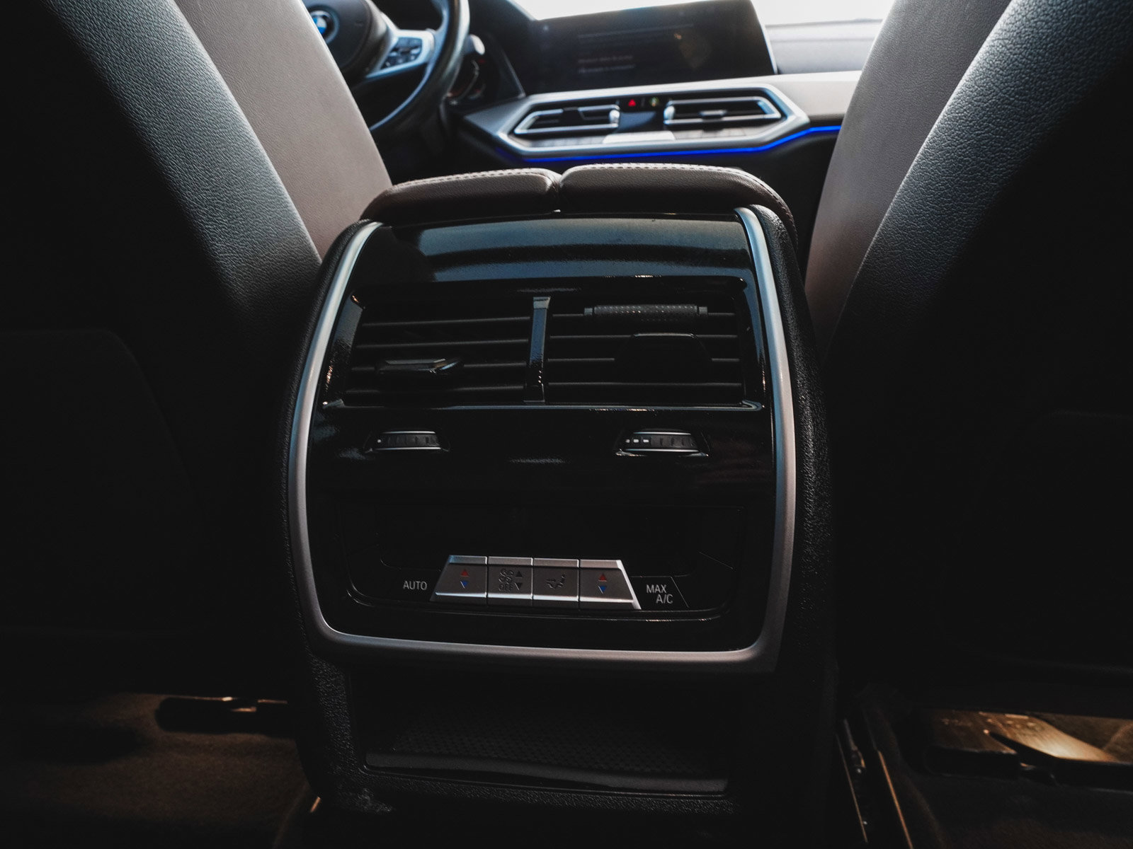 Used 2023 BMW X6 xDrive40i w/ M Sport Package image 34