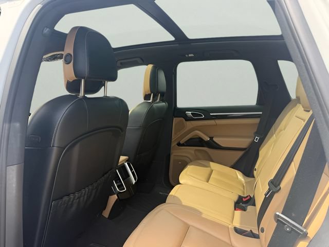 Used 2018 Porsche Cayenne Platinum Edition AWD/4WD image 18