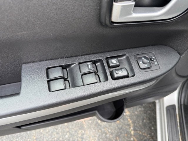 Used 2011 Mitsubishi Endeavor LS image 11